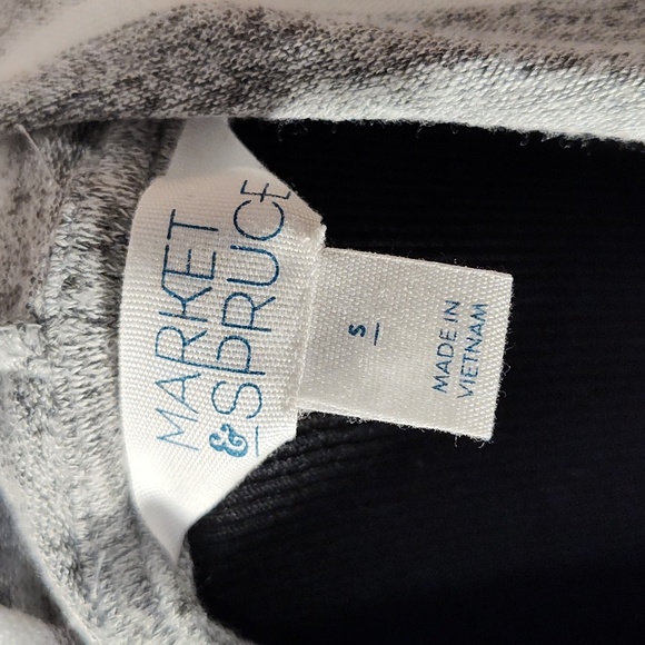 Sweatshirt with pockets and hoodie - Picture 5 of 5